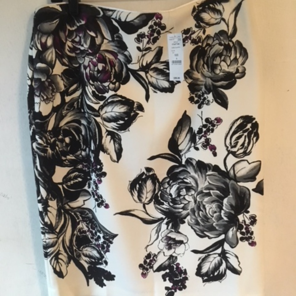 Never worn. Skirt from the store black & White.